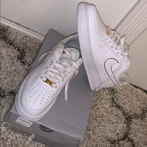white/ metallic gold women’s Air Force 1 ‘07